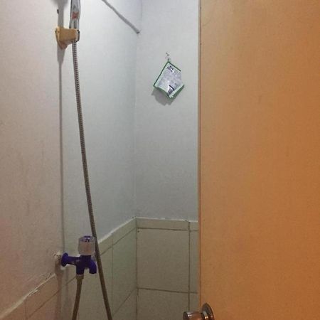 Affittacamere Kos Omah Yanto 19 Giacarta Esterno foto